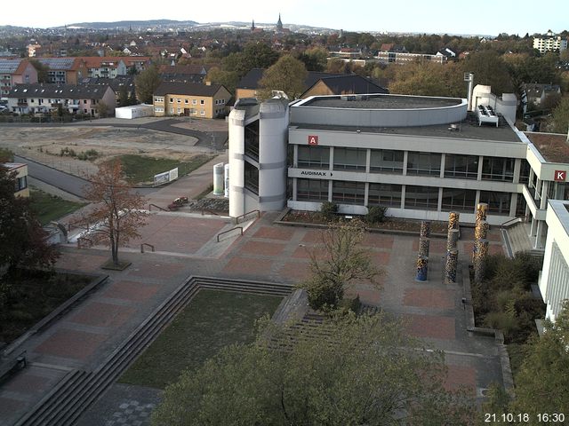 Foto der Webcam: Verwaltungsgebäude, Innenhof mit Audimax, Hörsaal-Gebäude 1