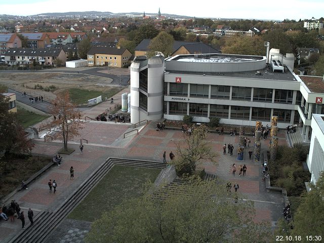 Foto der Webcam: Verwaltungsgebäude, Innenhof mit Audimax, Hörsaal-Gebäude 1