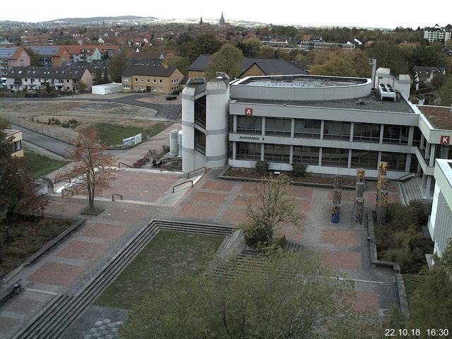 Foto der Webcam: Verwaltungsgebäude, Innenhof mit Audimax, Hörsaal-Gebäude 1