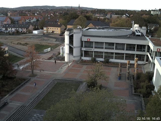 Foto der Webcam: Verwaltungsgebäude, Innenhof mit Audimax, Hörsaal-Gebäude 1