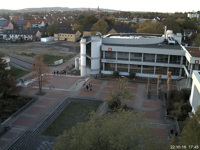 Foto der Webcam: Verwaltungsgebäude, Innenhof mit Audimax, Hörsaal-Gebäude 1