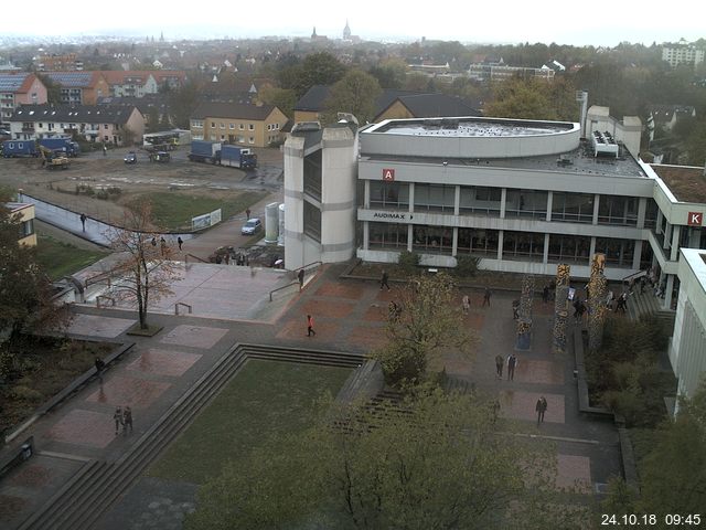 Foto der Webcam: Verwaltungsgebäude, Innenhof mit Audimax, Hörsaal-Gebäude 1