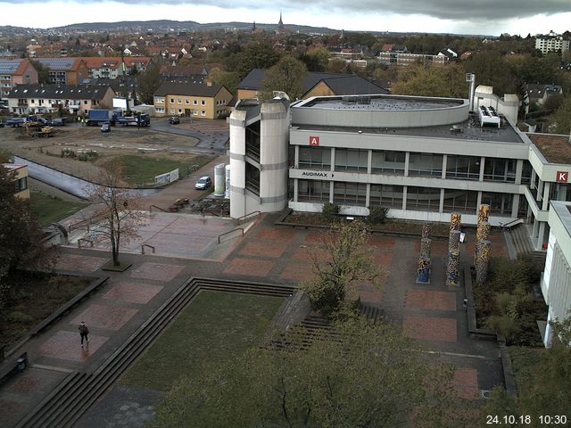 Foto der Webcam: Verwaltungsgebäude, Innenhof mit Audimax, Hörsaal-Gebäude 1