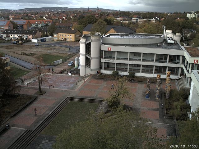 Foto der Webcam: Verwaltungsgebäude, Innenhof mit Audimax, Hörsaal-Gebäude 1