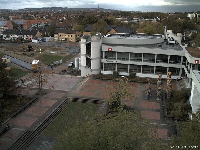 Foto der Webcam: Verwaltungsgebäude, Innenhof mit Audimax, Hörsaal-Gebäude 1