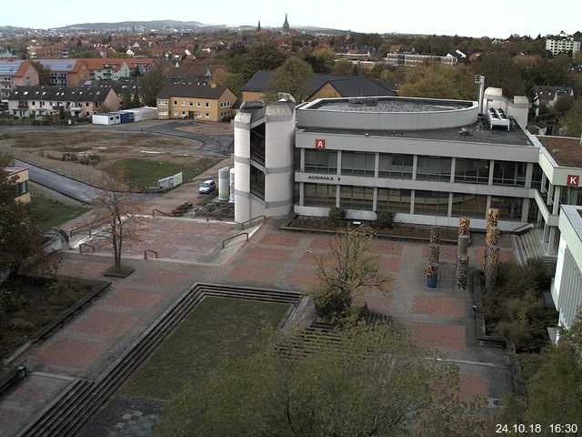 Foto der Webcam: Verwaltungsgebäude, Innenhof mit Audimax, Hörsaal-Gebäude 1