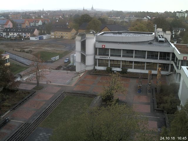 Foto der Webcam: Verwaltungsgebäude, Innenhof mit Audimax, Hörsaal-Gebäude 1