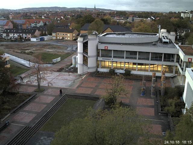 Foto der Webcam: Verwaltungsgebäude, Innenhof mit Audimax, Hörsaal-Gebäude 1