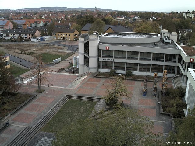 Foto der Webcam: Verwaltungsgebäude, Innenhof mit Audimax, Hörsaal-Gebäude 1