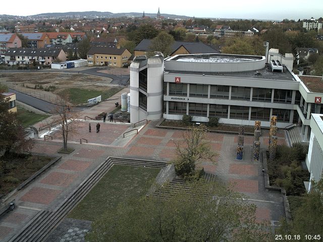 Foto der Webcam: Verwaltungsgebäude, Innenhof mit Audimax, Hörsaal-Gebäude 1