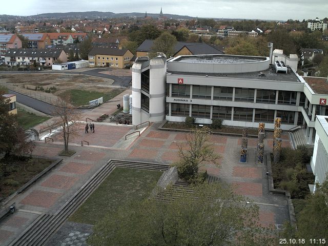 Foto der Webcam: Verwaltungsgebäude, Innenhof mit Audimax, Hörsaal-Gebäude 1