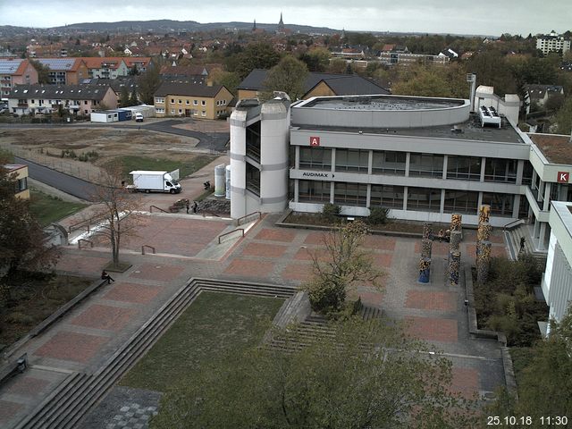 Foto der Webcam: Verwaltungsgebäude, Innenhof mit Audimax, Hörsaal-Gebäude 1