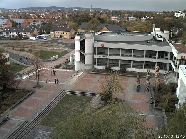 Foto der Webcam: Verwaltungsgebäude, Innenhof mit Audimax, Hörsaal-Gebäude 1