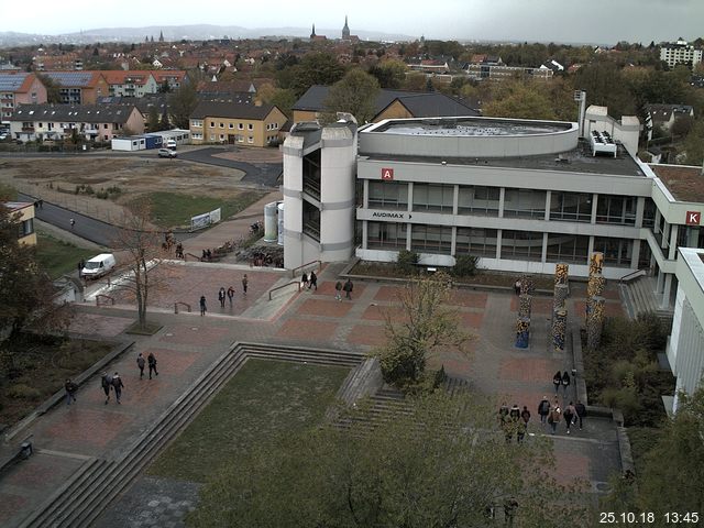 Foto der Webcam: Verwaltungsgebäude, Innenhof mit Audimax, Hörsaal-Gebäude 1