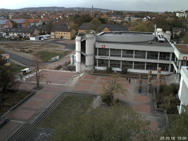 Foto der Webcam: Verwaltungsgebäude, Innenhof mit Audimax, Hörsaal-Gebäude 1