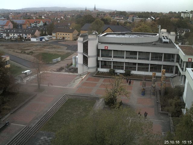 Foto der Webcam: Verwaltungsgebäude, Innenhof mit Audimax, Hörsaal-Gebäude 1