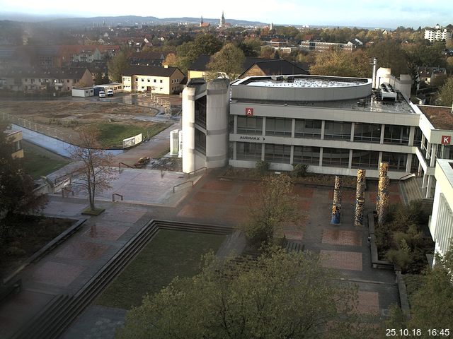 Foto der Webcam: Verwaltungsgebäude, Innenhof mit Audimax, Hörsaal-Gebäude 1