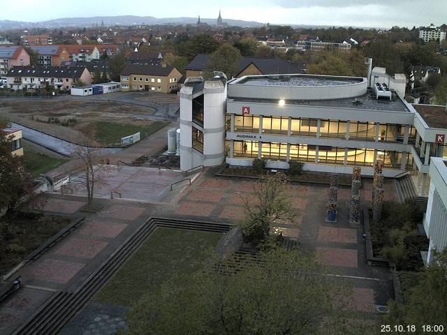 Foto der Webcam: Verwaltungsgebäude, Innenhof mit Audimax, Hörsaal-Gebäude 1