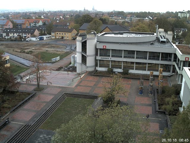 Foto der Webcam: Verwaltungsgebäude, Innenhof mit Audimax, Hörsaal-Gebäude 1