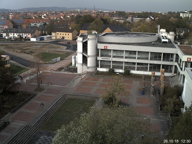 Foto der Webcam: Verwaltungsgebäude, Innenhof mit Audimax, Hörsaal-Gebäude 1