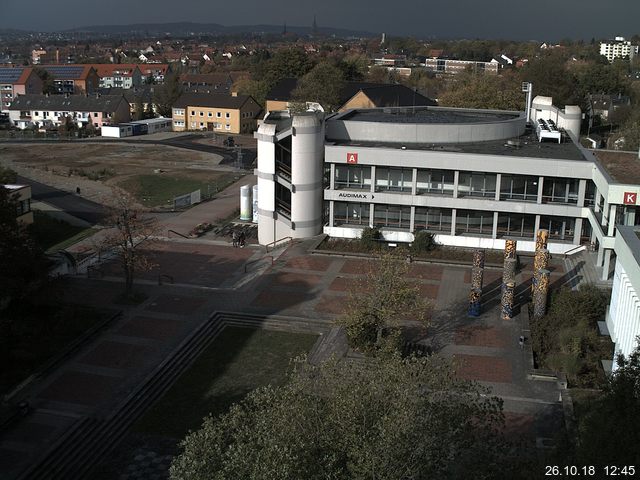 Foto der Webcam: Verwaltungsgebäude, Innenhof mit Audimax, Hörsaal-Gebäude 1