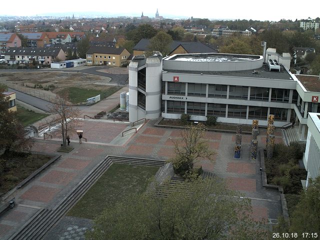 Foto der Webcam: Verwaltungsgebäude, Innenhof mit Audimax, Hörsaal-Gebäude 1