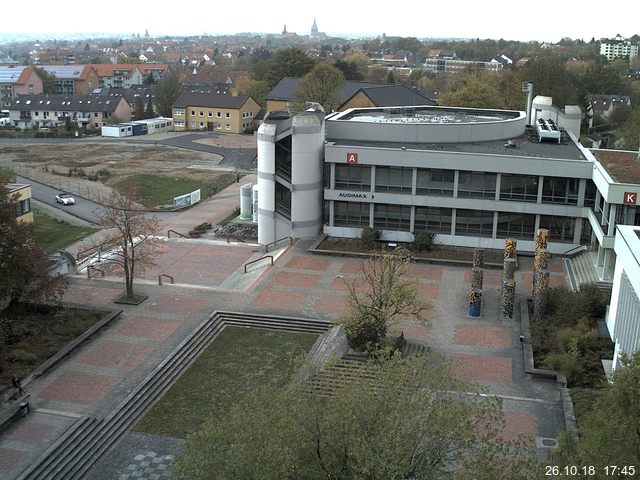 Foto der Webcam: Verwaltungsgebäude, Innenhof mit Audimax, Hörsaal-Gebäude 1