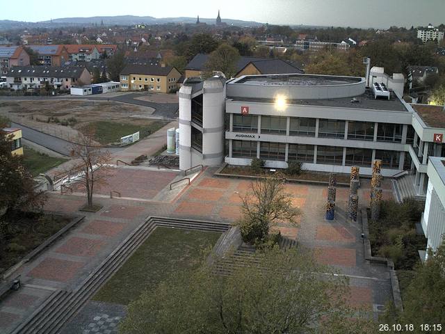 Foto der Webcam: Verwaltungsgebäude, Innenhof mit Audimax, Hörsaal-Gebäude 1