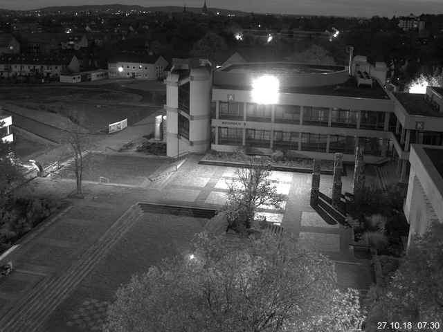 Foto der Webcam: Verwaltungsgebäude, Innenhof mit Audimax, Hörsaal-Gebäude 1