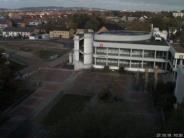 Foto der Webcam: Verwaltungsgebäude, Innenhof mit Audimax, Hörsaal-Gebäude 1