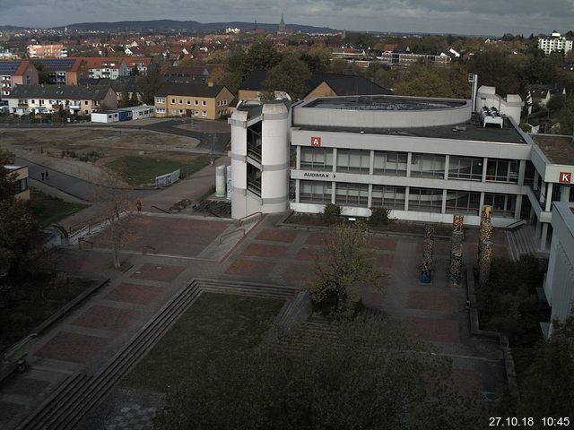 Foto der Webcam: Verwaltungsgebäude, Innenhof mit Audimax, Hörsaal-Gebäude 1