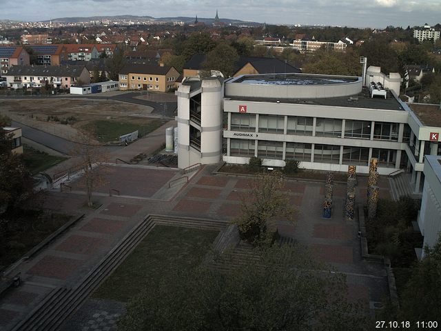 Foto der Webcam: Verwaltungsgebäude, Innenhof mit Audimax, Hörsaal-Gebäude 1