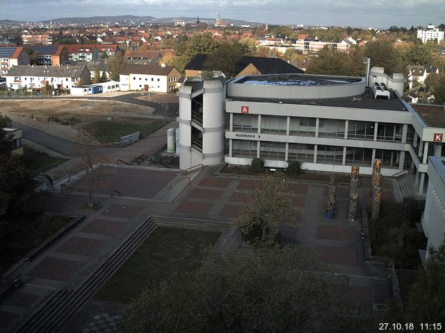 Foto der Webcam: Verwaltungsgebäude, Innenhof mit Audimax, Hörsaal-Gebäude 1