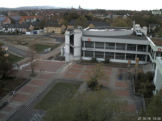 Foto der Webcam: Verwaltungsgebäude, Innenhof mit Audimax, Hörsaal-Gebäude 1