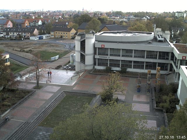 Foto der Webcam: Verwaltungsgebäude, Innenhof mit Audimax, Hörsaal-Gebäude 1