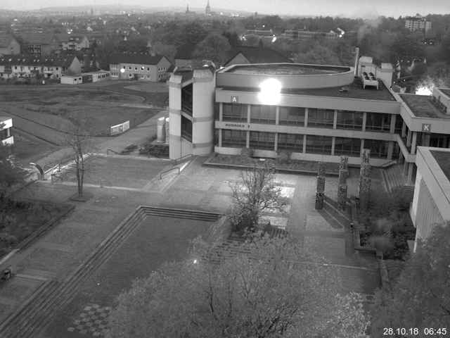 Foto der Webcam: Verwaltungsgebäude, Innenhof mit Audimax, Hörsaal-Gebäude 1