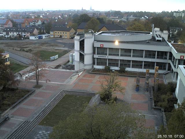 Foto der Webcam: Verwaltungsgebäude, Innenhof mit Audimax, Hörsaal-Gebäude 1