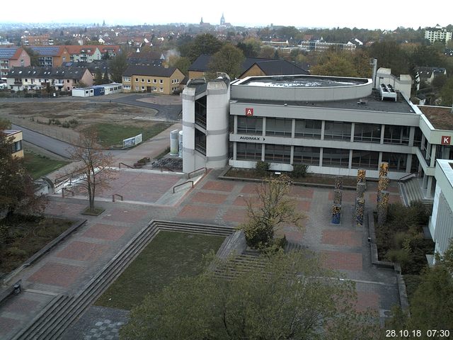 Foto der Webcam: Verwaltungsgebäude, Innenhof mit Audimax, Hörsaal-Gebäude 1