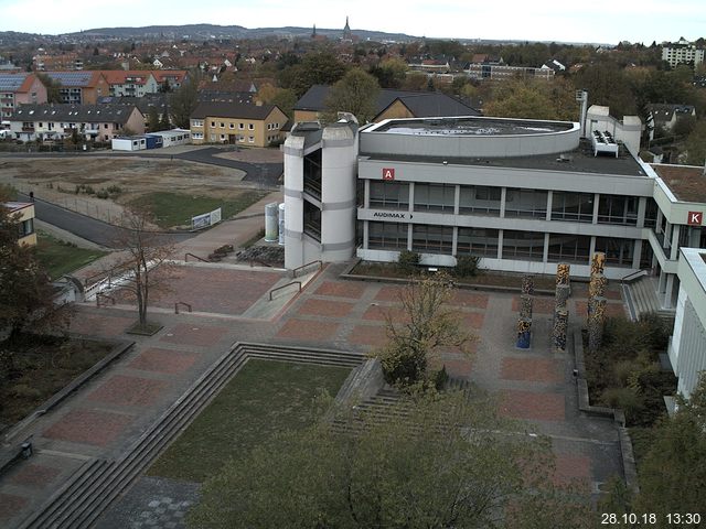 Foto der Webcam: Verwaltungsgebäude, Innenhof mit Audimax, Hörsaal-Gebäude 1