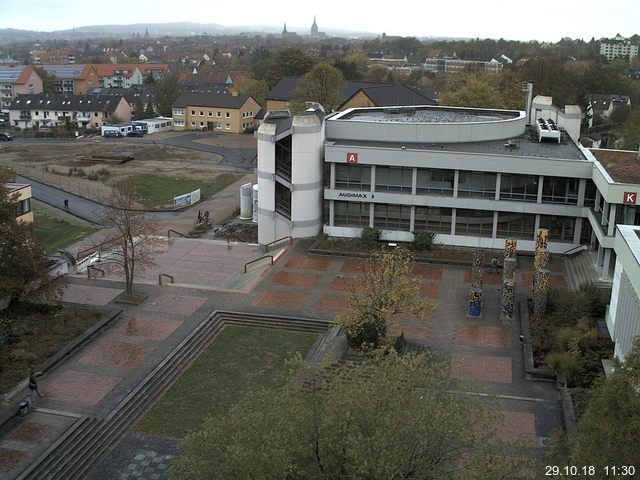 Foto der Webcam: Verwaltungsgebäude, Innenhof mit Audimax, Hörsaal-Gebäude 1