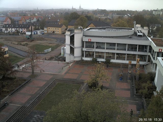 Foto der Webcam: Verwaltungsgebäude, Innenhof mit Audimax, Hörsaal-Gebäude 1