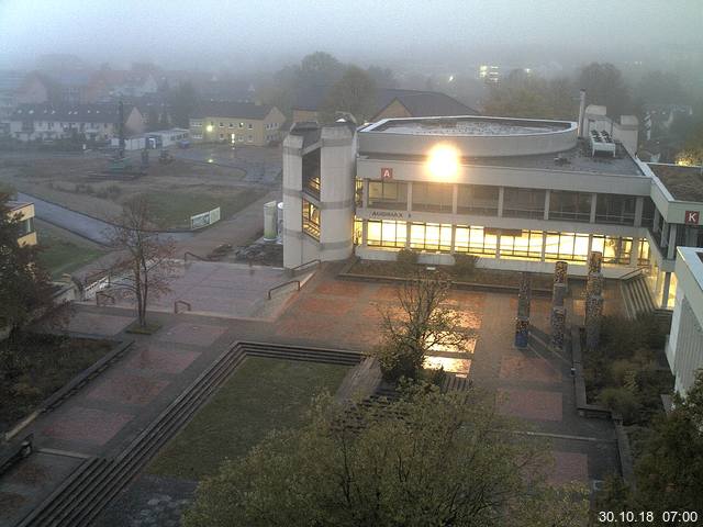 Foto der Webcam: Verwaltungsgebäude, Innenhof mit Audimax, Hörsaal-Gebäude 1