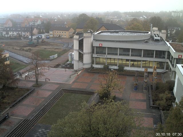 Foto der Webcam: Verwaltungsgebäude, Innenhof mit Audimax, Hörsaal-Gebäude 1