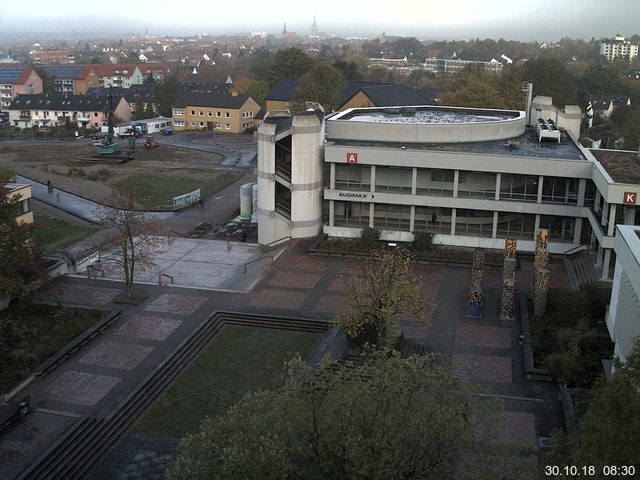 Foto der Webcam: Verwaltungsgebäude, Innenhof mit Audimax, Hörsaal-Gebäude 1