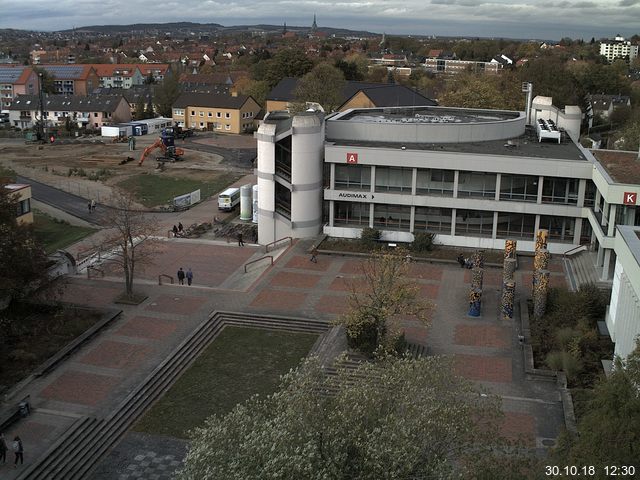 Foto der Webcam: Verwaltungsgebäude, Innenhof mit Audimax, Hörsaal-Gebäude 1