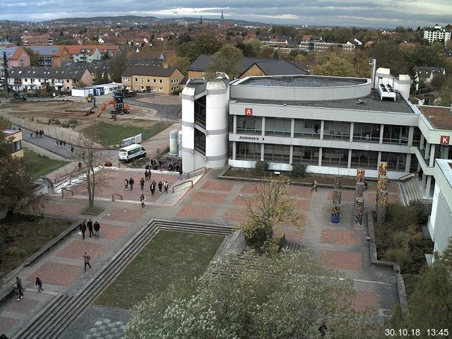 Foto der Webcam: Verwaltungsgebäude, Innenhof mit Audimax, Hörsaal-Gebäude 1