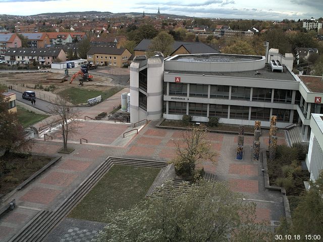 Foto der Webcam: Verwaltungsgebäude, Innenhof mit Audimax, Hörsaal-Gebäude 1