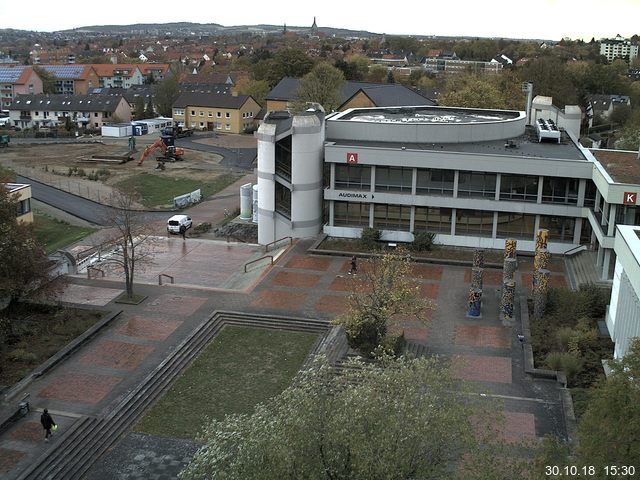 Foto der Webcam: Verwaltungsgebäude, Innenhof mit Audimax, Hörsaal-Gebäude 1