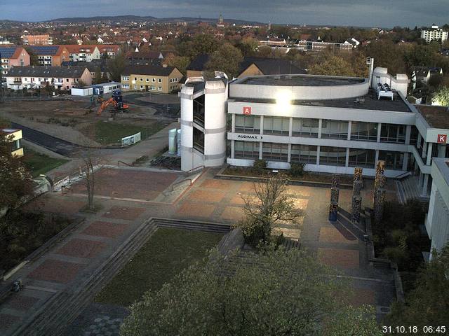 Foto der Webcam: Verwaltungsgebäude, Innenhof mit Audimax, Hörsaal-Gebäude 1