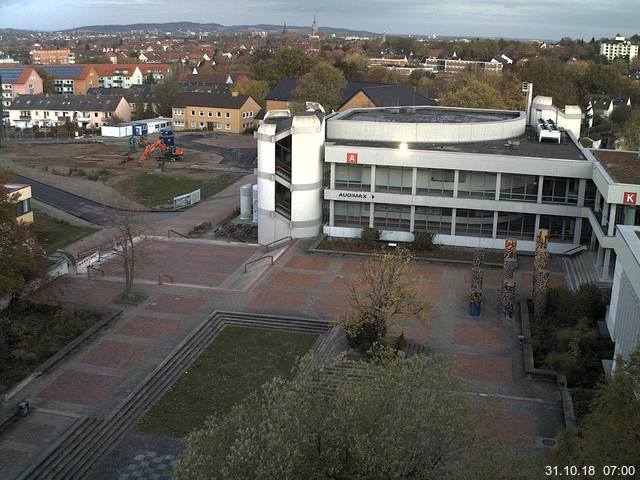 Foto der Webcam: Verwaltungsgebäude, Innenhof mit Audimax, Hörsaal-Gebäude 1